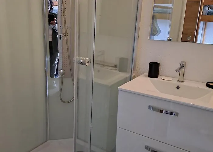 Appartement Renove Avec Piscine Et Acces Direct *